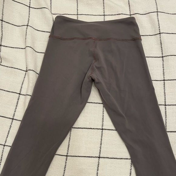 Lululemon reversible wunder under crop size 6 - Picture 3 of 11